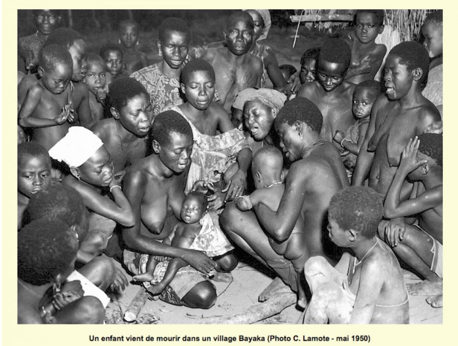 Trauer um ein totes Baby - Bayaka - Photo C. Lamote - mai 1950